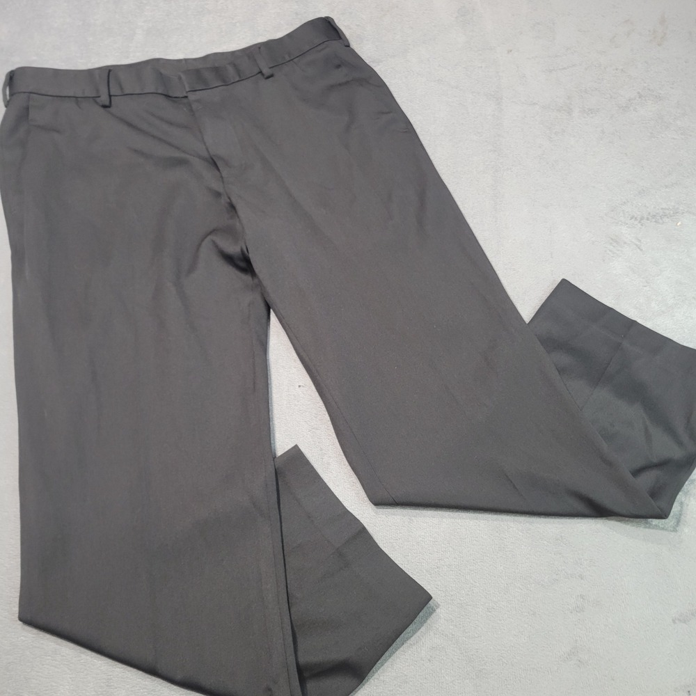 Van Heusen Dress Pants Men 34x30 Black Traveler Straight Flat Front Office 11607